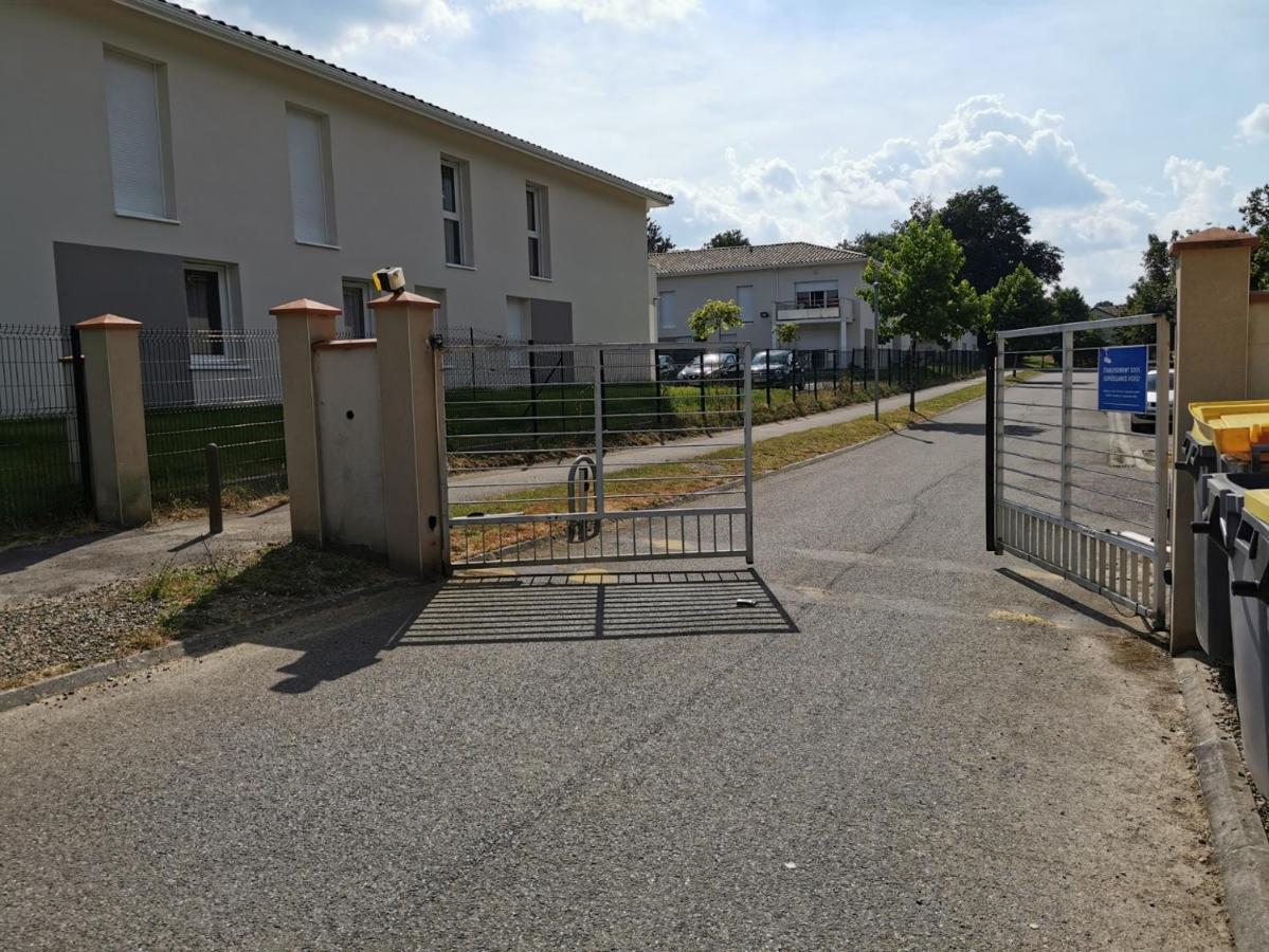 Studio calme avec parking Saint-Pierre-du-Mont  Extérieur photo